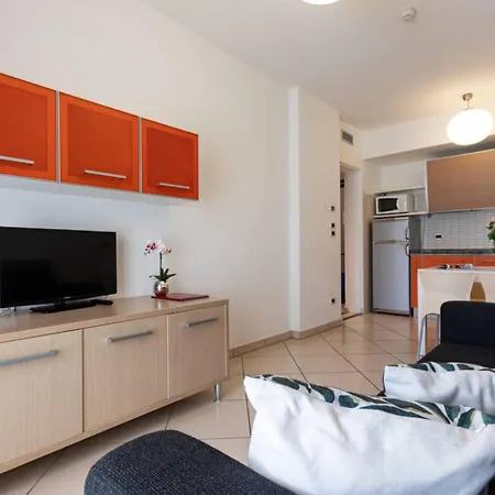 Flat With A Relaxing Sunny Terrace * Μπιμπιόνε